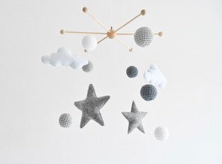 Mint Home Atelier™ Babymobile Sterne Wolken Grau